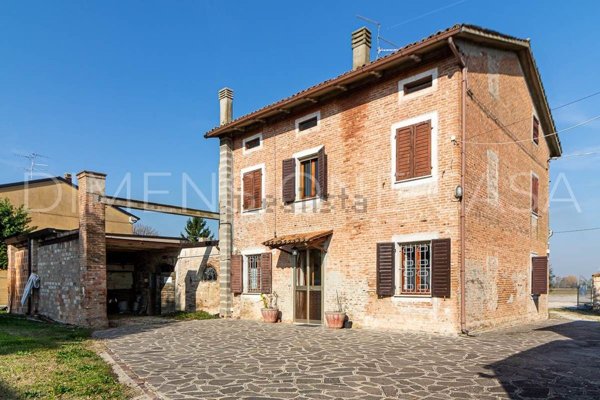 casa indipendente in vendita a Concordia sulla Secchia