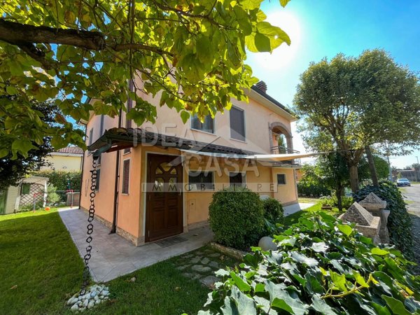 casa indipendente in vendita a Concordia sulla Secchia in zona Vallalta