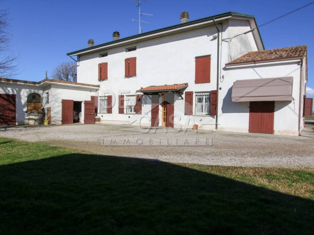 casa indipendente in vendita a Concordia sulla Secchia in zona Santa Caterina