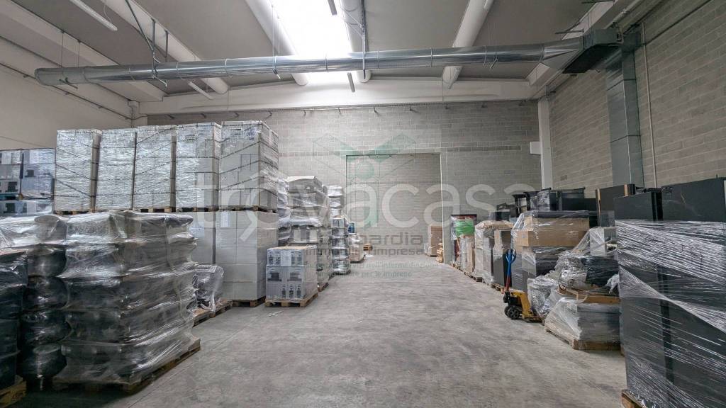 locale commerciale in vendita a Concordia sulla Secchia