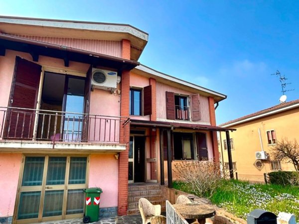 casa indipendente in vendita a Concordia sulla Secchia in zona San Giovanni