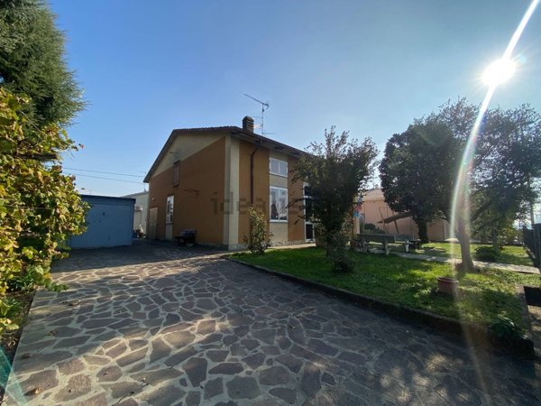 casa indipendente in vendita a Concordia sulla Secchia in zona Vallalta