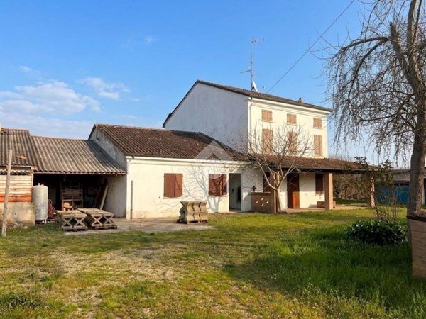 casa indipendente in vendita a Concordia sulla Secchia in zona San Giovanni