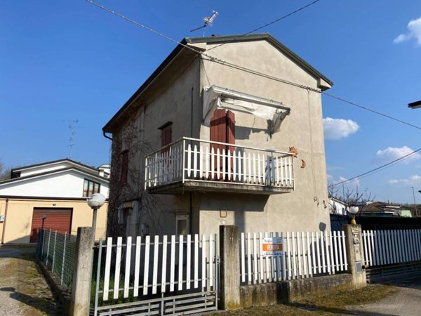 casa indipendente in vendita a Concordia sulla Secchia