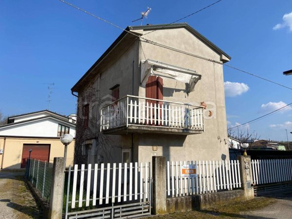 casa indipendente in vendita a Concordia sulla Secchia