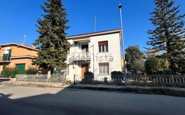 casa indipendente in vendita a Concordia sulla Secchia in zona San Giovanni