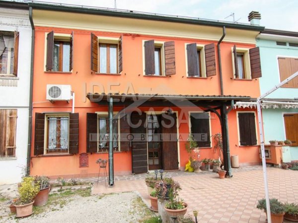 casa indipendente in vendita a Concordia sulla Secchia in zona Fossa