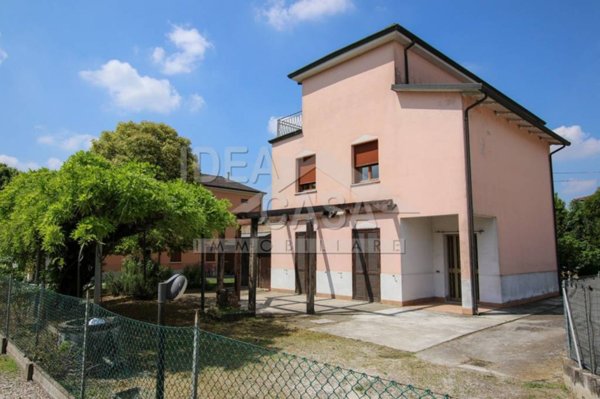 casa indipendente in vendita a Concordia sulla Secchia in zona Fossa