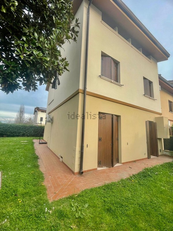 casa indipendente in vendita a Concordia sulla Secchia in zona Fossa