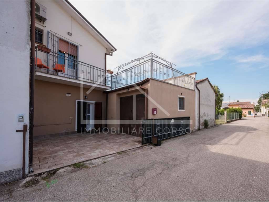 casa indipendente in vendita a Concordia sulla Secchia in zona Fossa