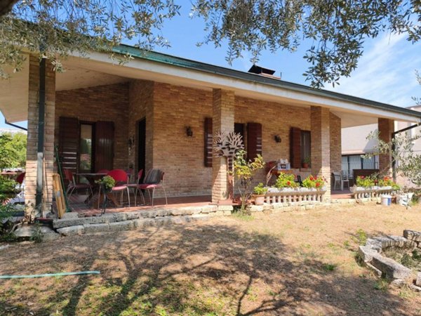 casa indipendente in vendita a Concordia sulla Secchia in zona San Giovanni
