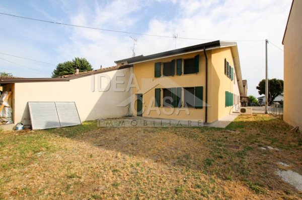 casa indipendente in vendita a Concordia sulla Secchia in zona Fossa
