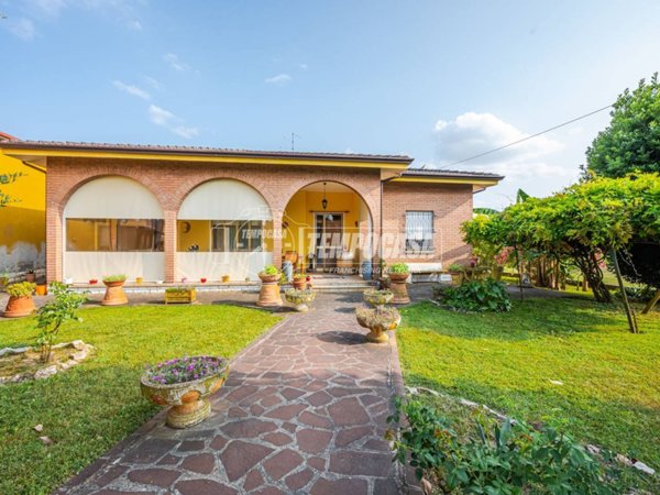 casa indipendente in vendita a Concordia sulla Secchia in zona Vallalta