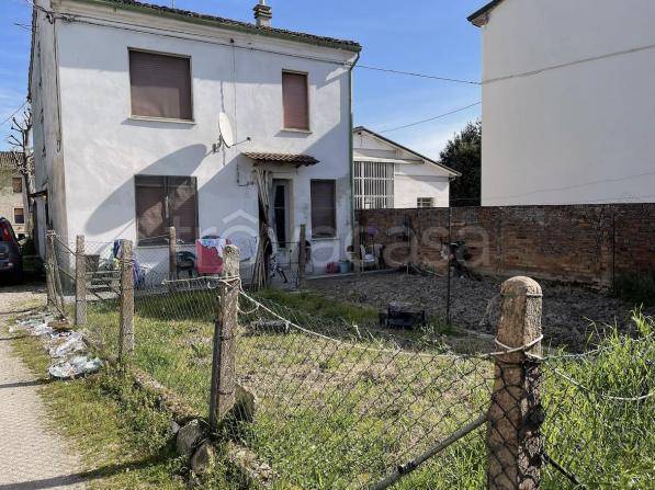 casa indipendente in vendita a Concordia sulla Secchia in zona Vallalta