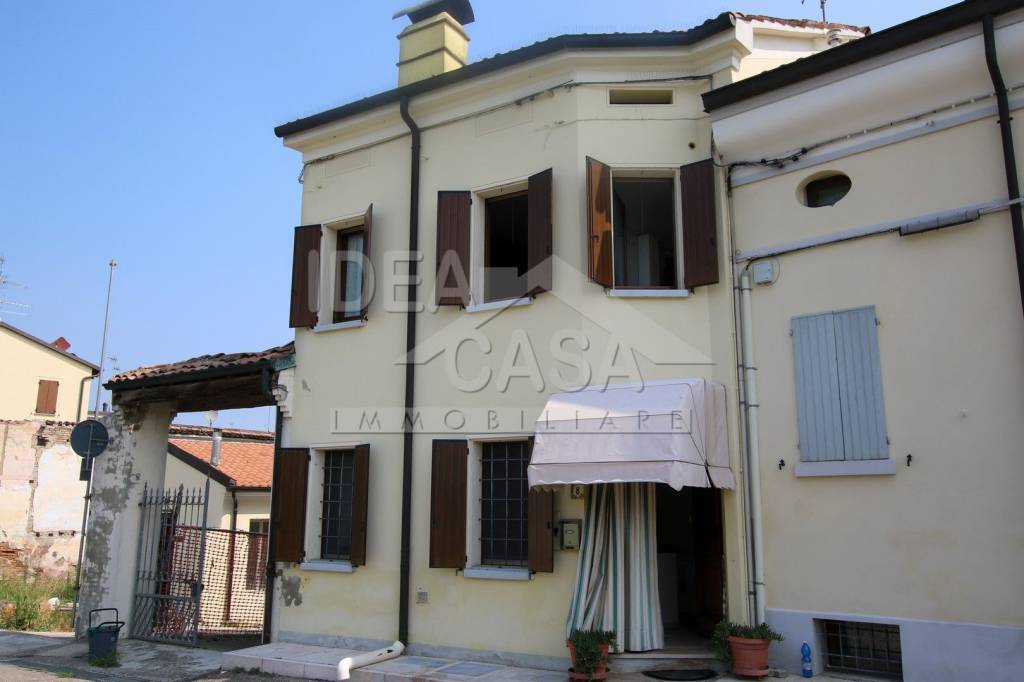casa indipendente in vendita a Concordia sulla Secchia in zona San Giovanni