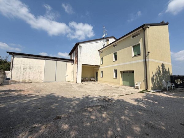 casa indipendente in vendita a Concordia sulla Secchia in zona San Giovanni