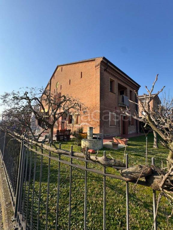 casa indipendente in vendita a Concordia sulla Secchia in zona San Giovanni