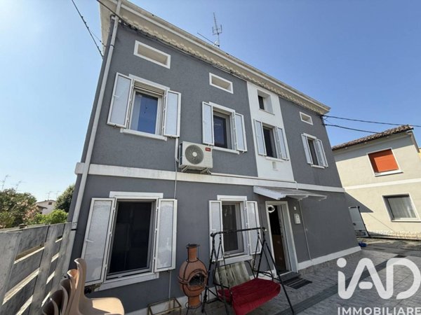 casa indipendente in vendita a Concordia sulla Secchia in zona San Giovanni