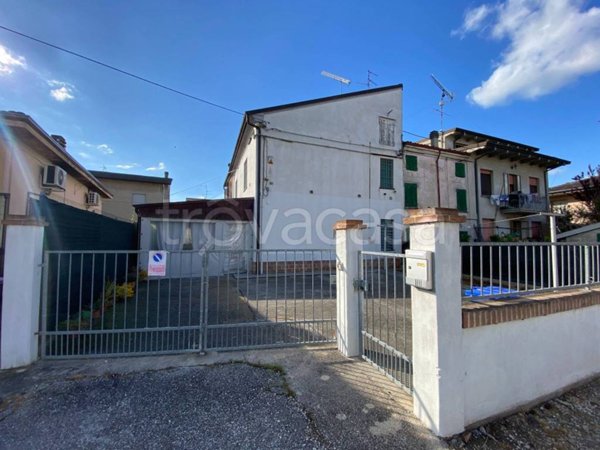 casa indipendente in vendita a Concordia sulla Secchia in zona San Giovanni