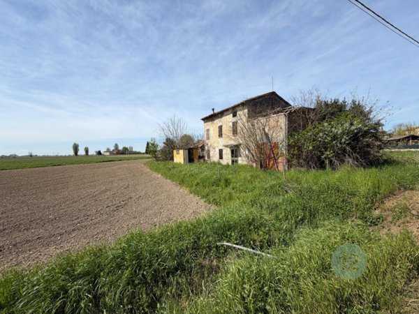casale in vendita a Concordia sulla Secchia in zona Fossa