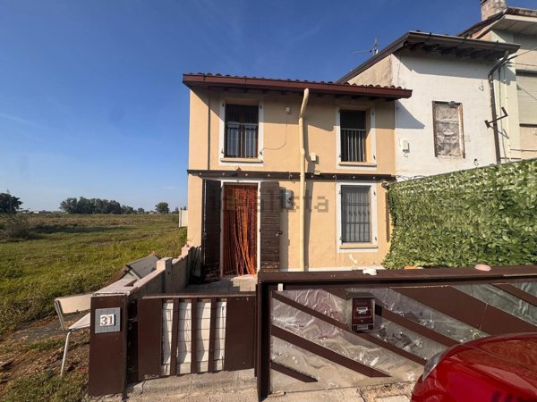 casa indipendente in vendita a Concordia sulla Secchia in zona San Giovanni