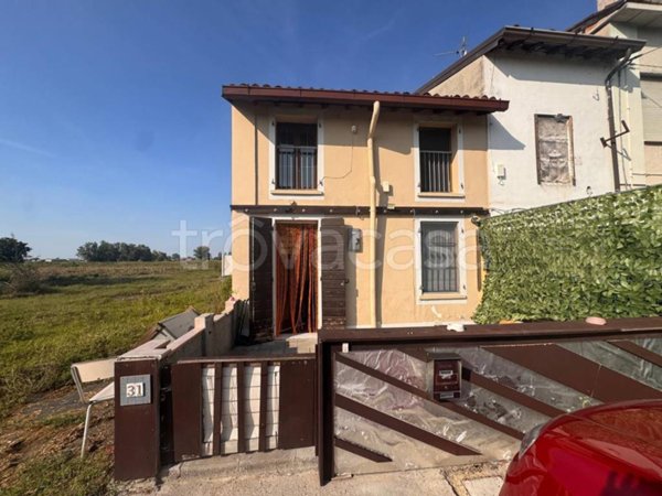 casa indipendente in vendita a Concordia sulla Secchia in zona San Giovanni