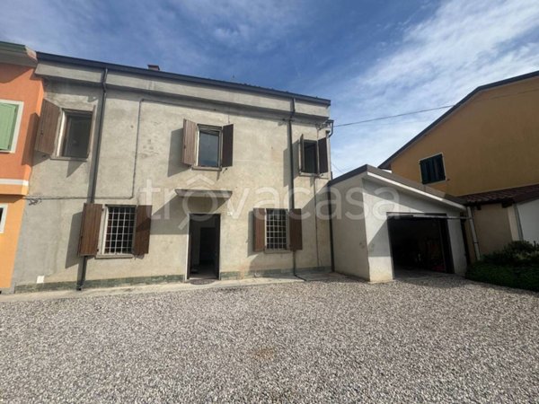casa indipendente in vendita a Concordia sulla Secchia in zona San Giovanni
