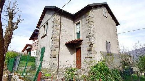 casa indipendente in vendita a Fanano