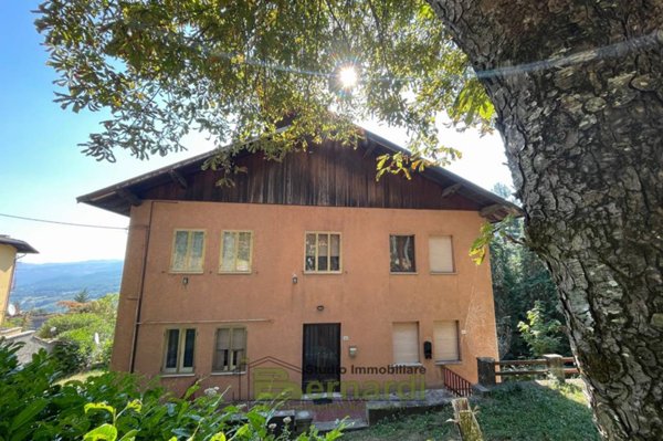 casa indipendente in vendita a Fanano