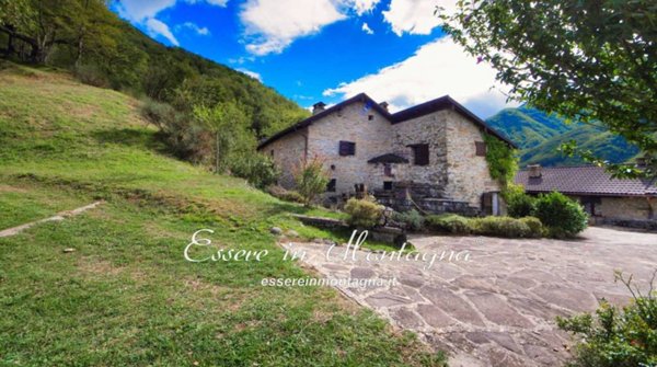 casa indipendente in vendita a Fanano in zona Ospitale
