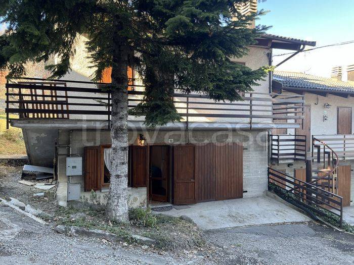 casa indipendente in vendita a Fanano
