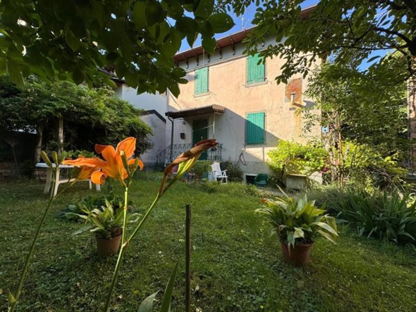 casa indipendente in vendita a Fanano