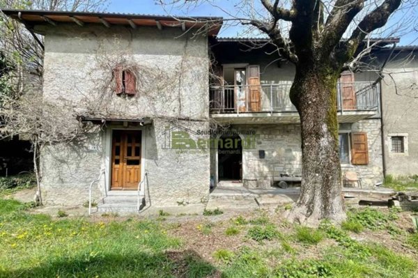 casa indipendente in vendita a Fanano in zona Canevare