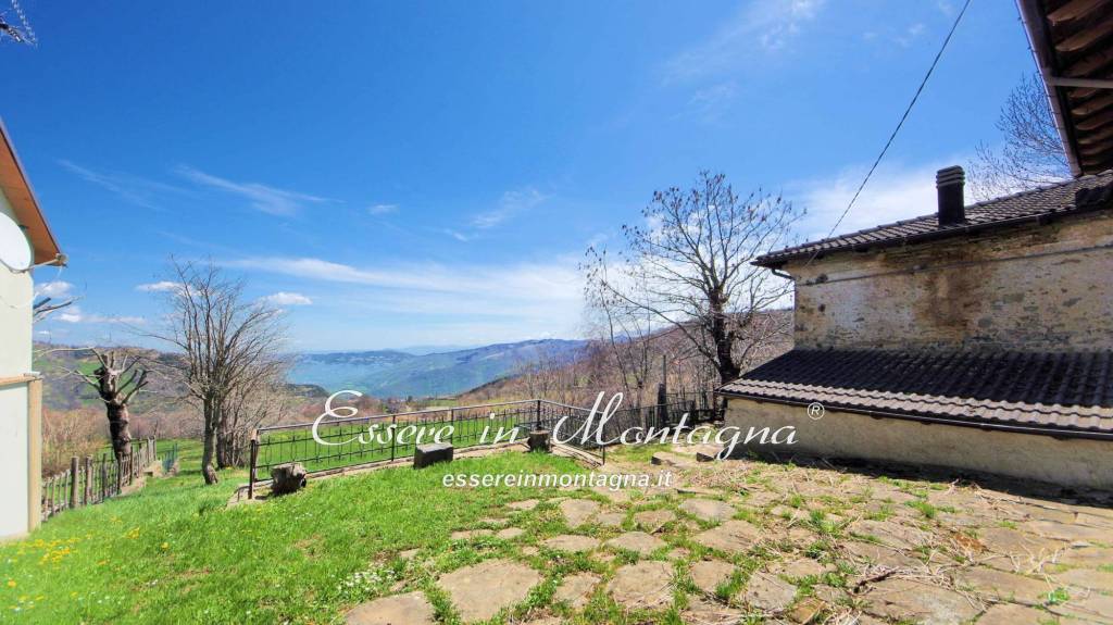 casa indipendente in vendita a Fanano