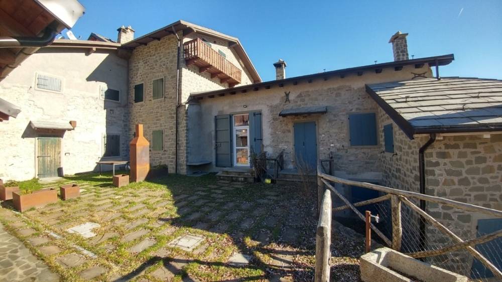 casa indipendente in vendita a Fanano