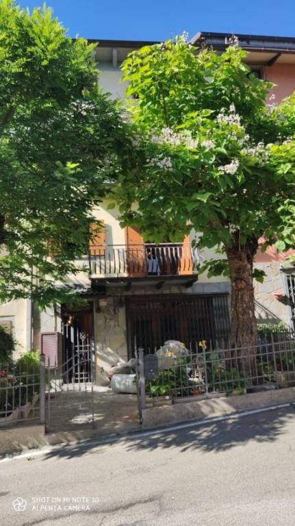 casa indipendente in vendita a Fanano
