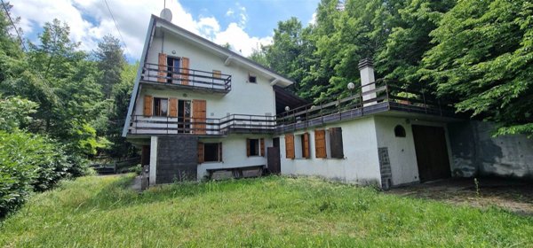 casa indipendente in vendita a Fanano