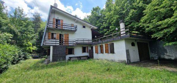 casa indipendente in vendita a Fanano