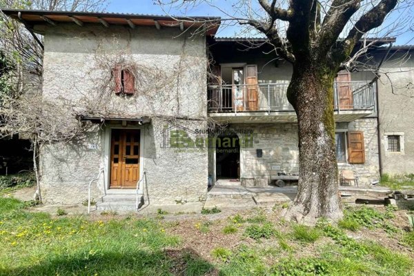 casa indipendente in vendita a Fanano in zona Canevare