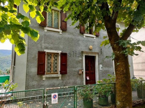 casa indipendente in vendita a Fanano