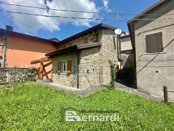 casa indipendente in vendita a Fanano in zona Lotta