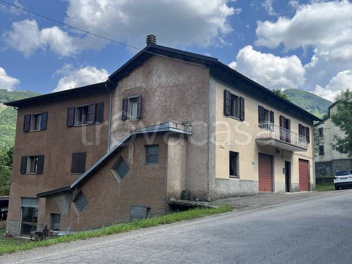 casa indipendente in vendita a Fanano