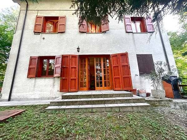 casa indipendente in vendita a Fanano