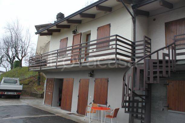 casa indipendente in vendita a Fanano