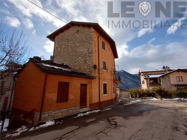 casa indipendente in vendita a Fanano