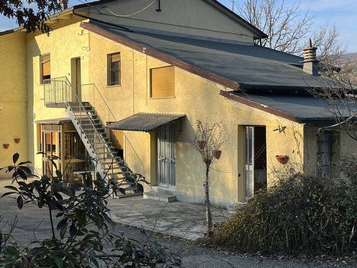 casa indipendente in vendita a Fanano