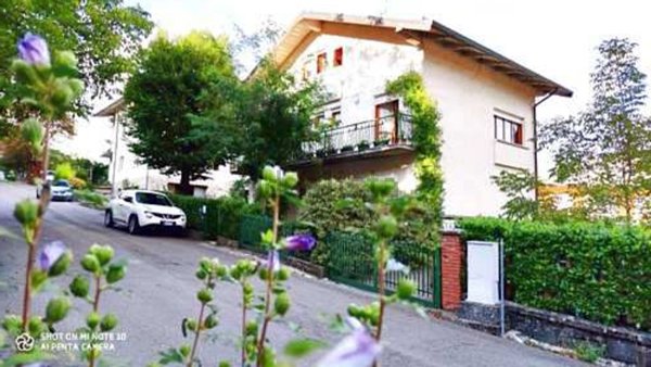 casa indipendente in vendita a Fanano