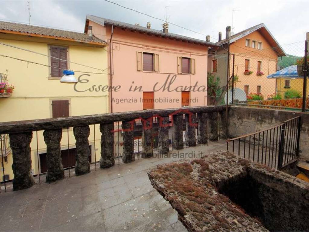 casa indipendente in vendita a Fanano