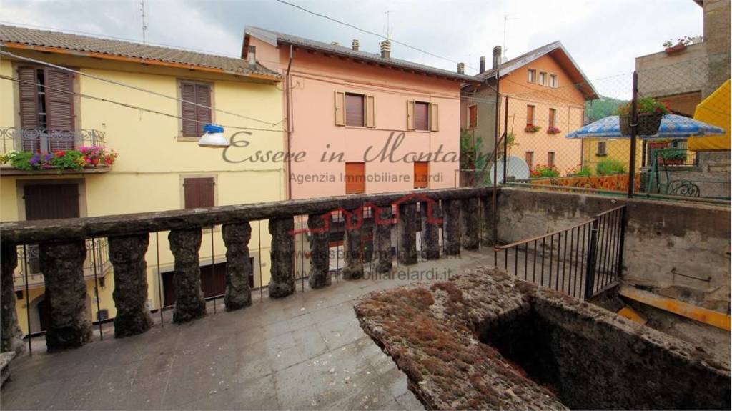 casa indipendente in vendita a Fanano