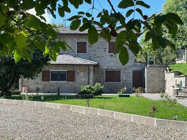 casa indipendente in vendita a Fanano